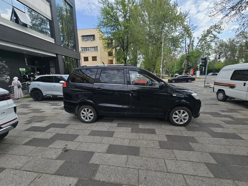 Dongfeng Glory 330S 2