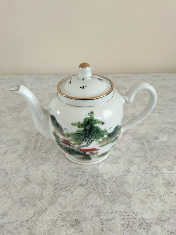 Продам китайский чайник из фарфора