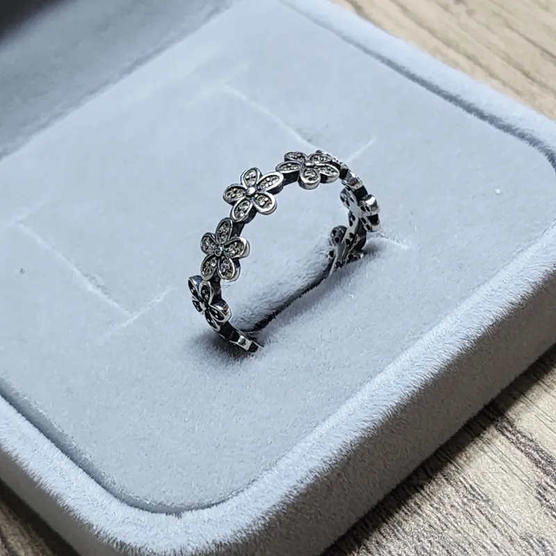 Серебряное кольцо Pandora 1