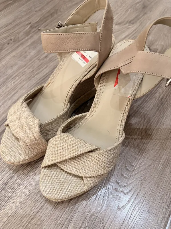 Оригинальные босоножки GUESS — фото 5