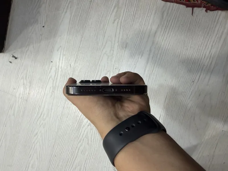 Iphone 16 pro max 4