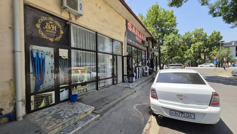 Guliston 3 mk bozorchada 2 ta yonma yon Magazin sotiladi. — фото 3