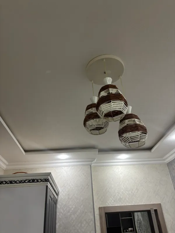 Продам срочно Люстру