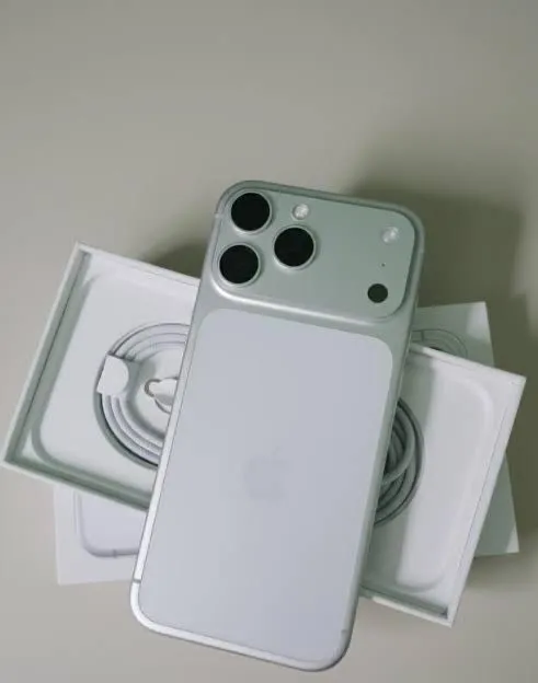 Apple iphone 17 pro 256 Silver Как Новый — фото 1