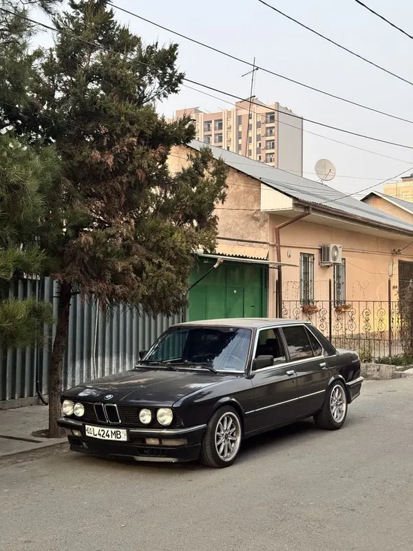 Продам BMW E28 с мотором 3 литра и с кондицонером