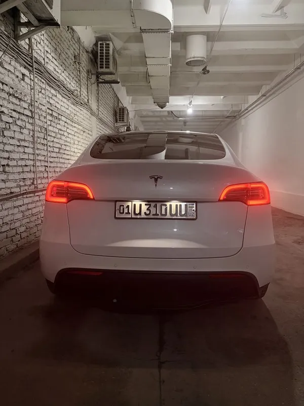 Tesla model Y 2021 5 Tesla model Y 2021 5