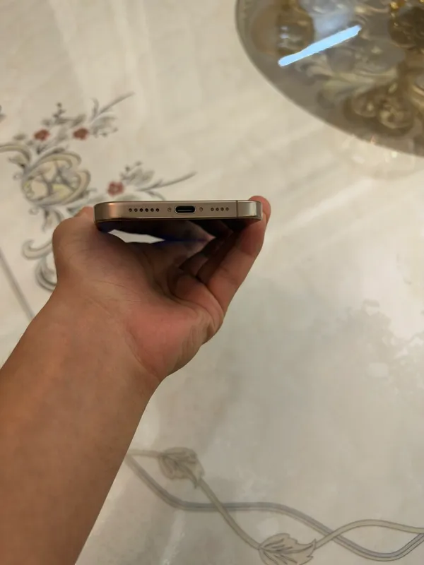 iPhone 16 Pro Max 4