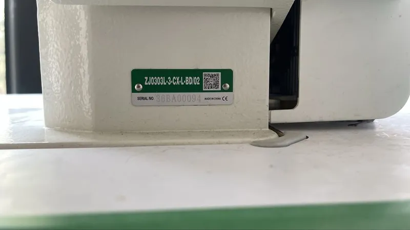Tikuv mashinasi mebel uchun sotiladi 3 Tikuv mashinasi mebel uchun sotiladi 3