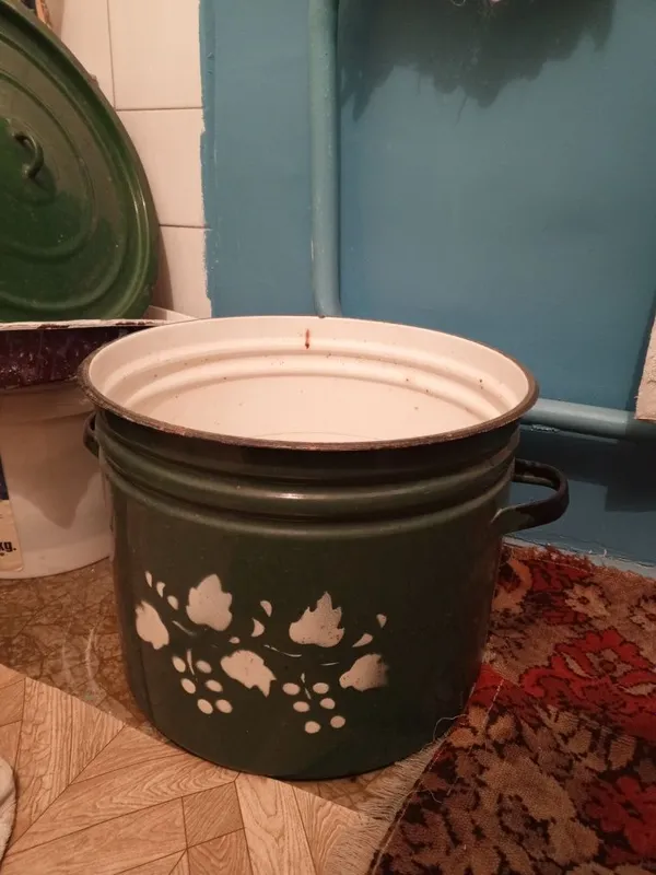 Эмалированная кастрюля, 50л с крышкой