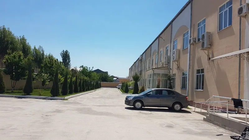 Янгихаёт. Аренда коммерческого помещения 1650 м2.