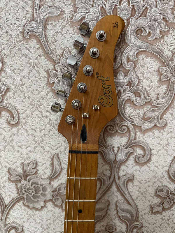 G'ilof bilan deyarli yangi Cort G250SE gitara 4