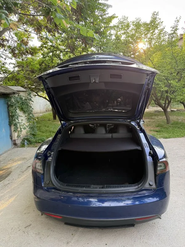Tesla Model S синий металик цвет который привлечет внимание окружающих 5 Tesla Model S синий металик цвет который привлечет внимание окружающих 5