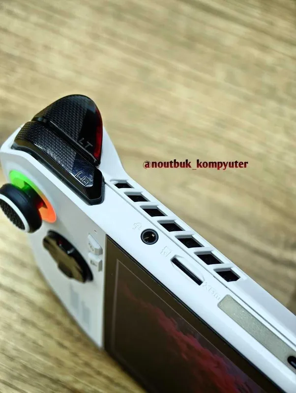 Мощный игровой Asus Rog ALLY z1Extreme — фото 3 Мощный игровой Asus Rog ALLY z1Extreme — фото 3