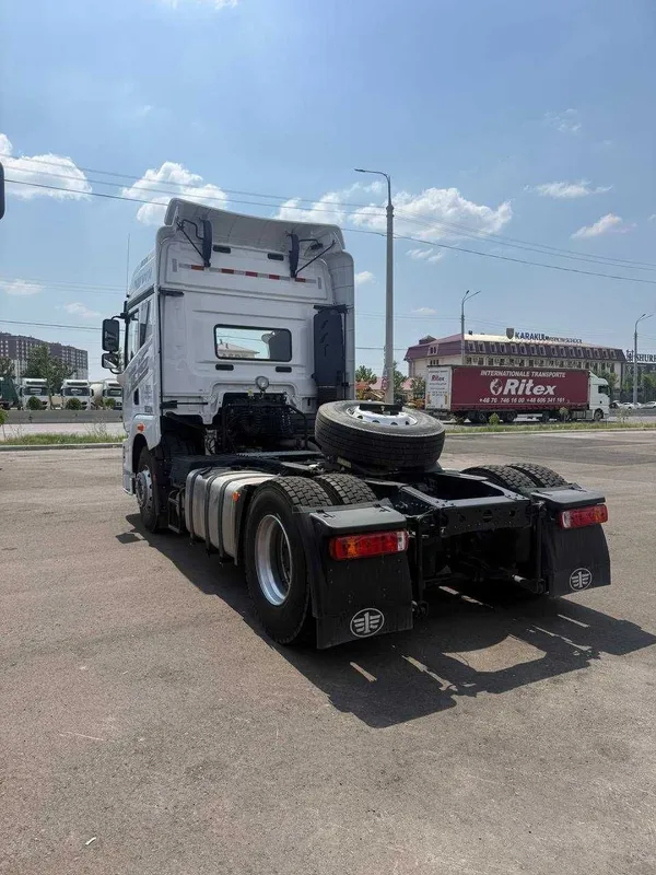 Седельный Тягач FAW JH6 4х2 дизельный 2