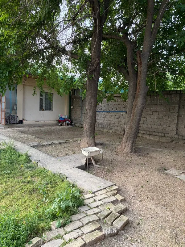 продается 2ух эт.дом,4ком.,12сот.Олмаз махаля 3