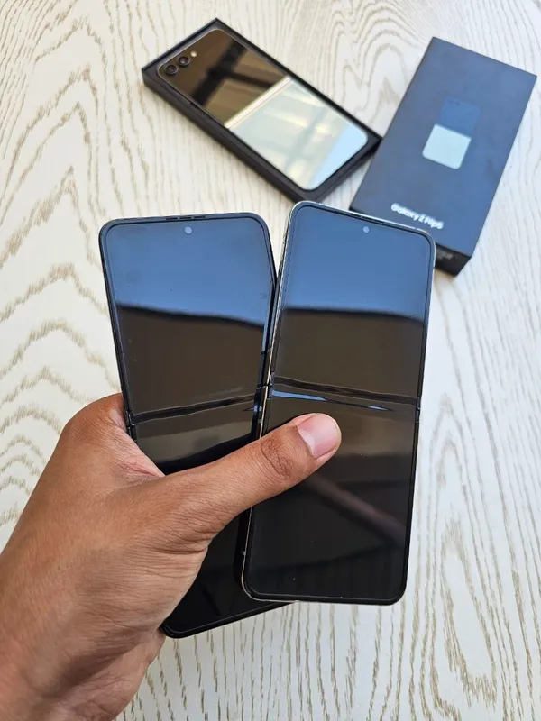 Samsung Galaxy Z Flip 5 (5G) 2 Samsung Galaxy Z Flip 5 (5G) 2