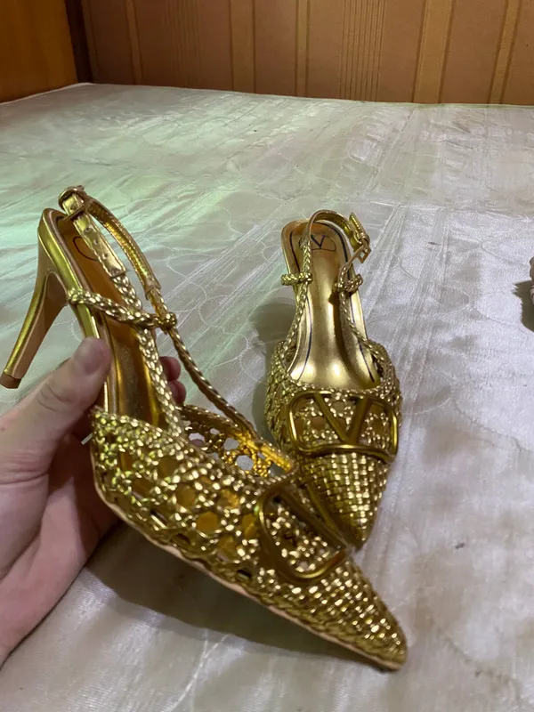 Valentino uslubidagi ayollar tuflisi