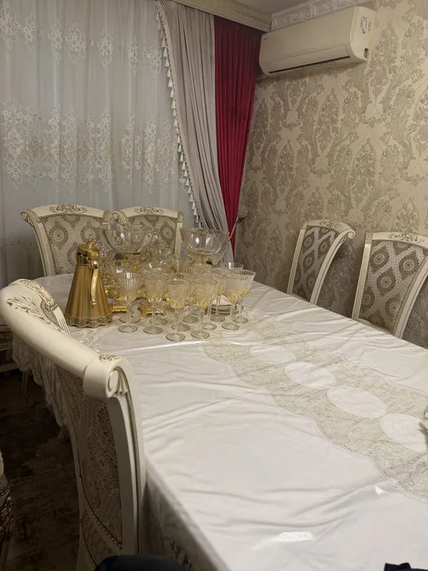 Стол 2,75 и 10 стулев ,сделано на заказ ,состояние отличное 2 Стол 2,75 и 10 стулев ,сделано на заказ ,состояние отличное 2