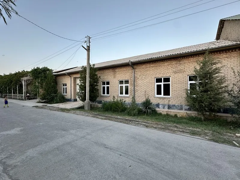 Buktaroy qishlog’idan yashash uchun barcha qulayliklarga ega uy sotila 1 Buktaroy qishlog’idan yashash uchun barcha qulayliklarga ega uy sotila 1