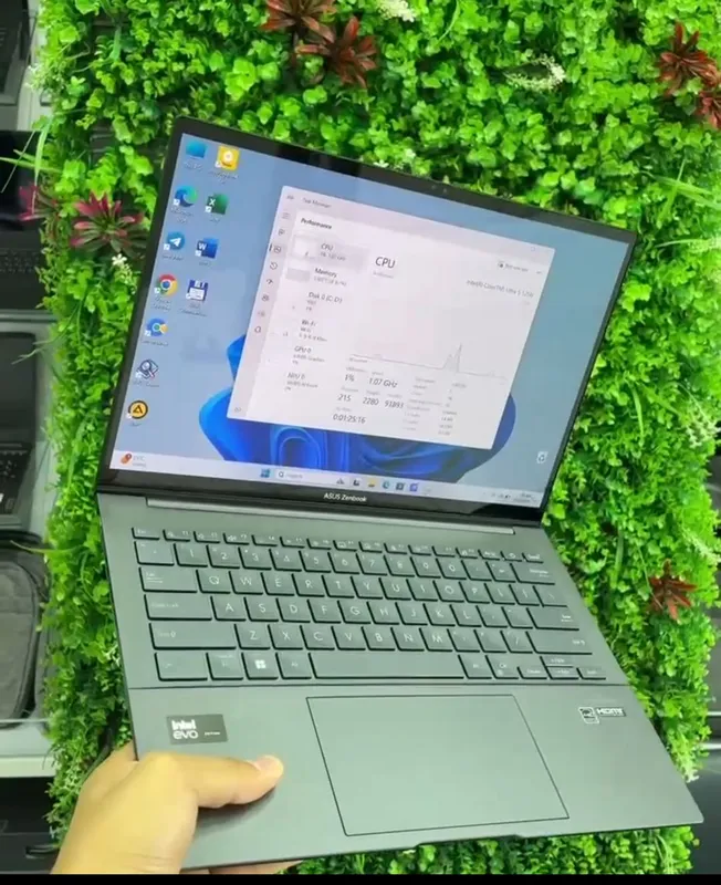 ASUS zenbook sotiladi