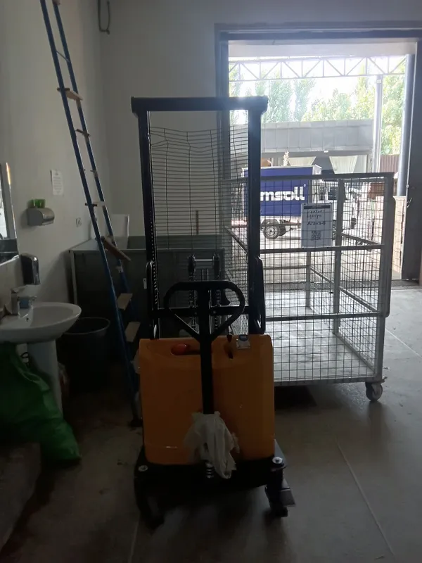 Shtablor 2 tonnalik 1.5 metrga kutaradi 3 Shtablor 2 tonnalik 1.5 metrga kutaradi 3