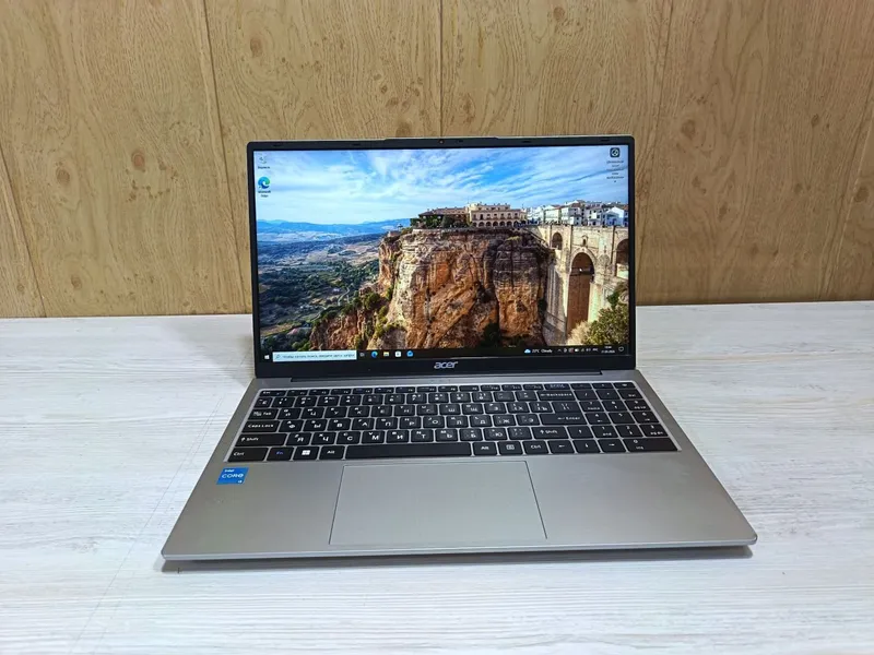 Ноутбук Acer с Intel Core i3-1305U — фото 1