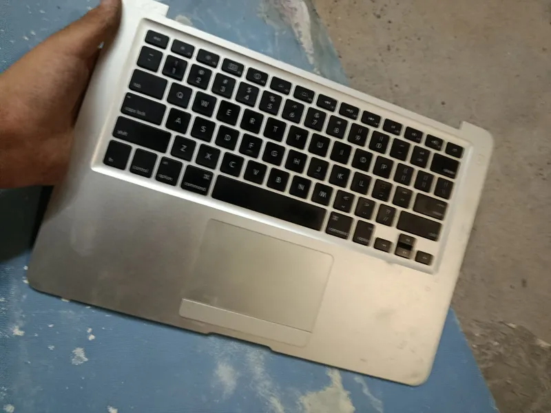 Продам клавиатуру от mac book air и тачпад с топкейсом — фото 1 Продам клавиатуру от mac book air и тачпад с топкейсом — фото 1