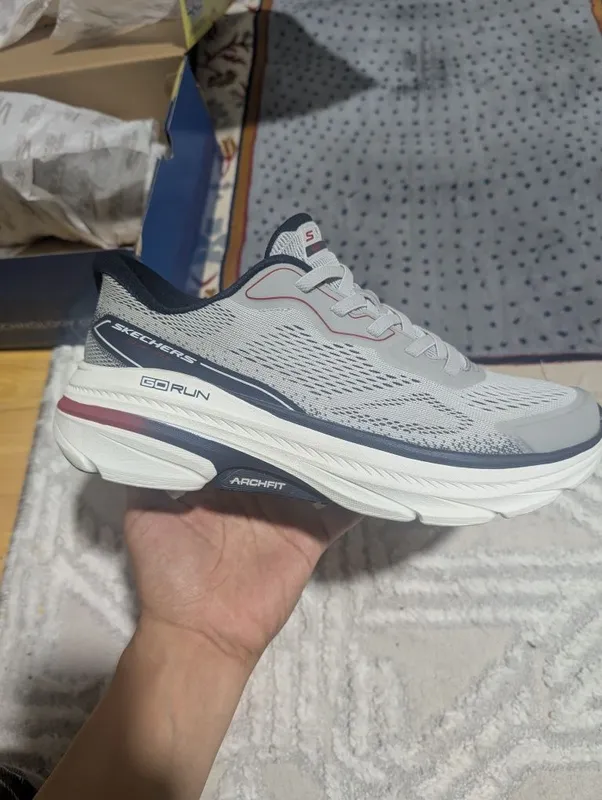 Продам кроссовки Skechers GoRun