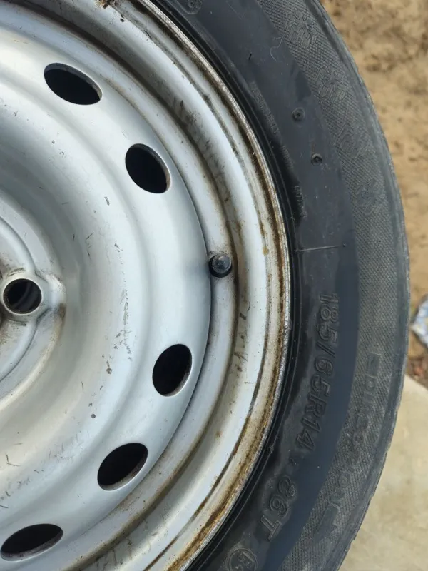 Диски Nexia2 с шинами 185/65 R14 с пробегом. Шишка, заплатка не 1 Диски Nexia2 с шинами 185/65 R14 с пробегом. Шишка, заплатка не 1