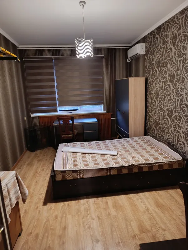 продам чиланзар 11.  трёх комнатная.  балкон 1,5*3