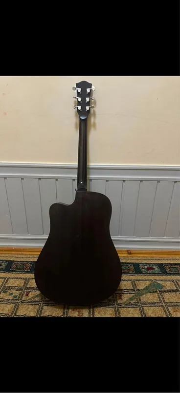 Gitara sotiladi sastayanisi yahshi 1