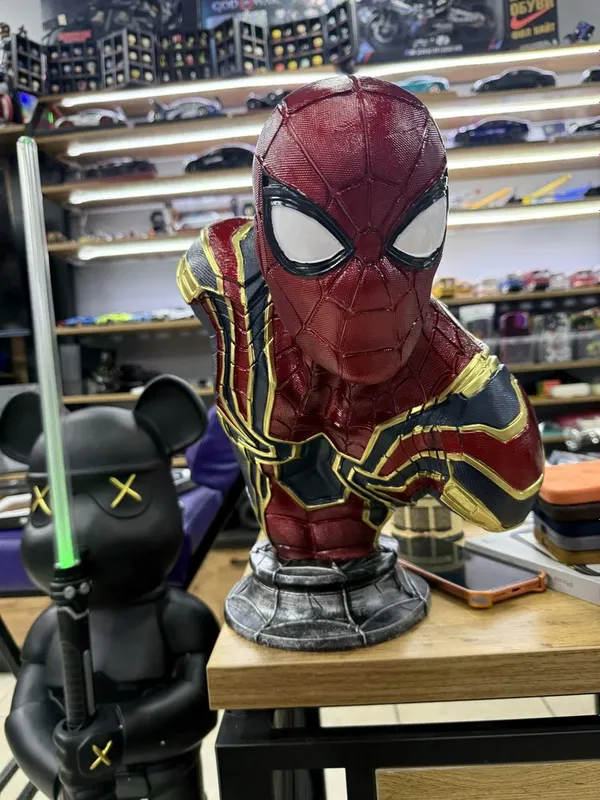 Spider man (odam o‘rgimchak) haykalchasi, statuya 2 Spider man (odam o‘rgimchak) haykalchasi, statuya 2