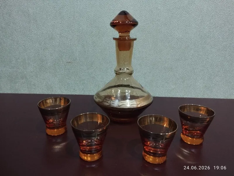 Графины с рюмками. Стекло. 1 Графины с рюмками. Стекло. 1
