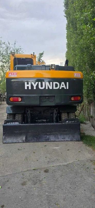 Ekskavator HYUNDAI — фото 2
