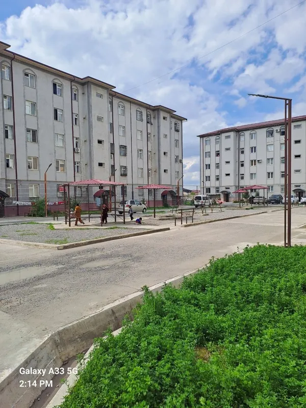 3 xonaliy dom sotiladi