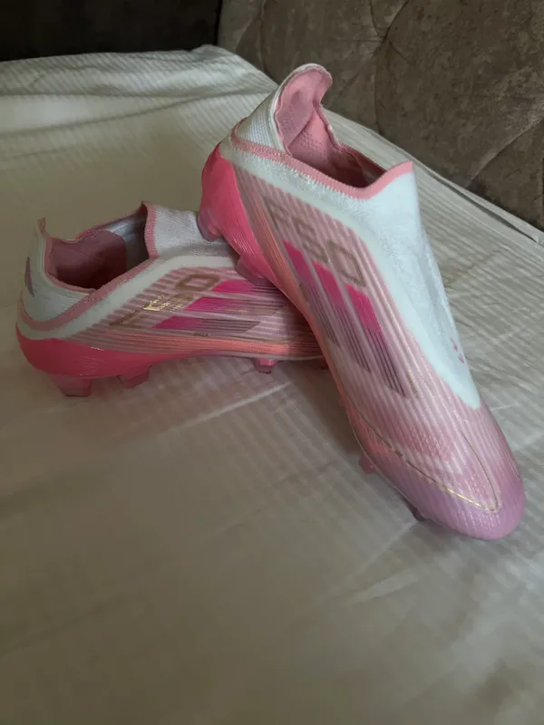 F 50 butsi.  Yengi razmer 38
