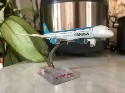 Продается макет самолета BOING 757.