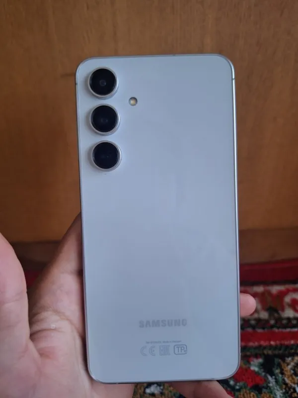 Samsung S24 FE 128GB - Kafolatli, qutisi bilan, holati a'lo