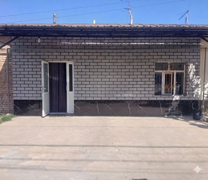 Yangiyol shaxar srochna 3 xonali uy sotiladi