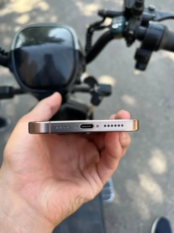 Phone 16 Pro Max — 256 GB 5 Phone 16 Pro Max — 256 GB 5