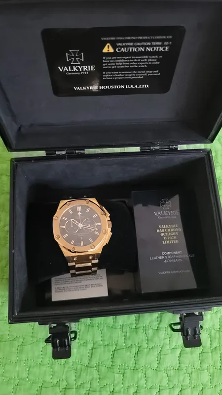 Часы Valkyrie Chrono Rose Gold | сапфир | Часы Valkyrie Chrono Rose Gold | сапфир |