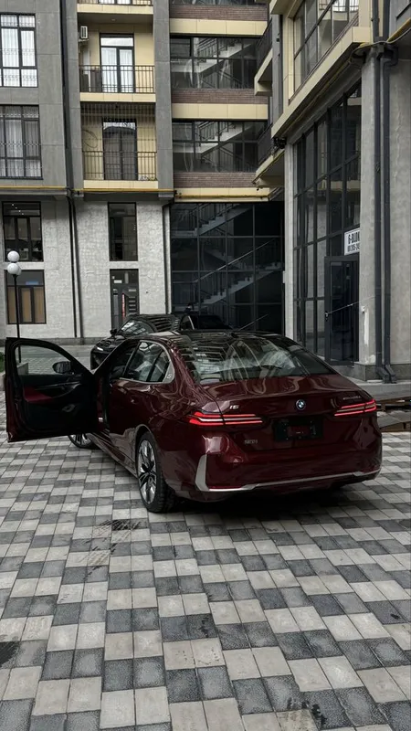 Bmw i5 35L full 2025 — фото 6