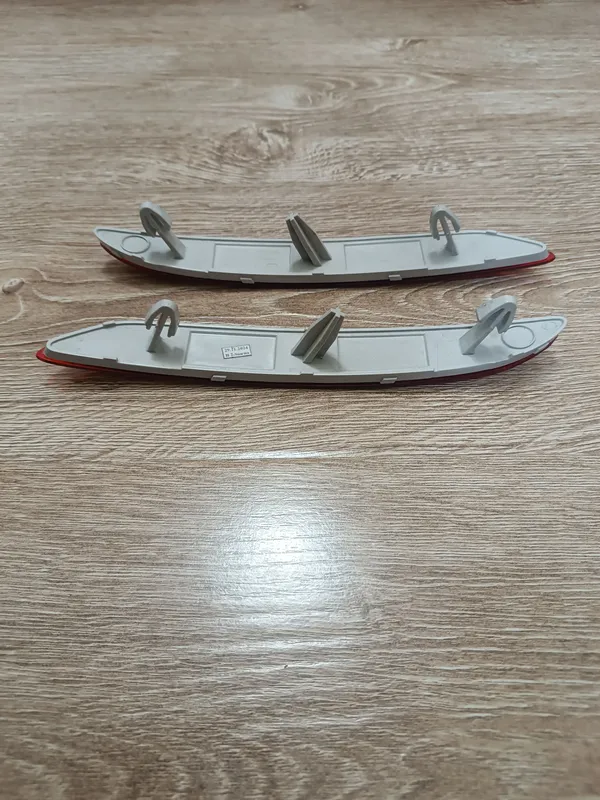 Продам задние катафоты от машины ONIX (отражатели) 3 Продам задние катафоты от машины ONIX (отражатели) 3