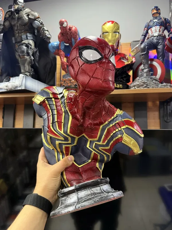 Spider man (odam o‘rgimchak) haykalchasi, statuya 1 Spider man (odam o‘rgimchak) haykalchasi, statuya 1