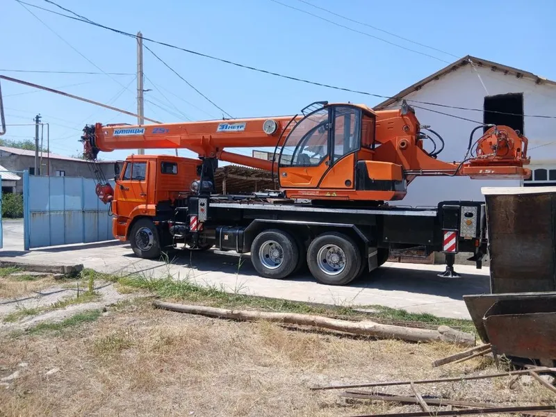 Avto kran sotiladi 25T KAMAZ 4