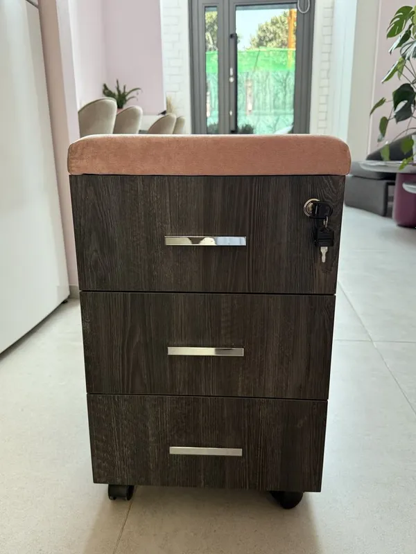 Продам стильный комплект офисной мебели премиум класса 4