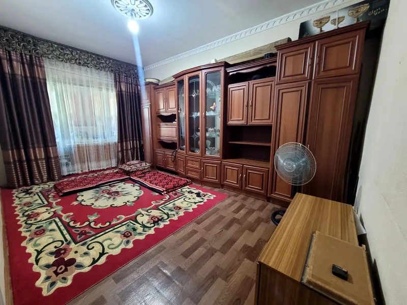 Продаётся своя 3-комнатная в янгибазаре 1 Продаётся своя 3-комнатная в янгибазаре 1