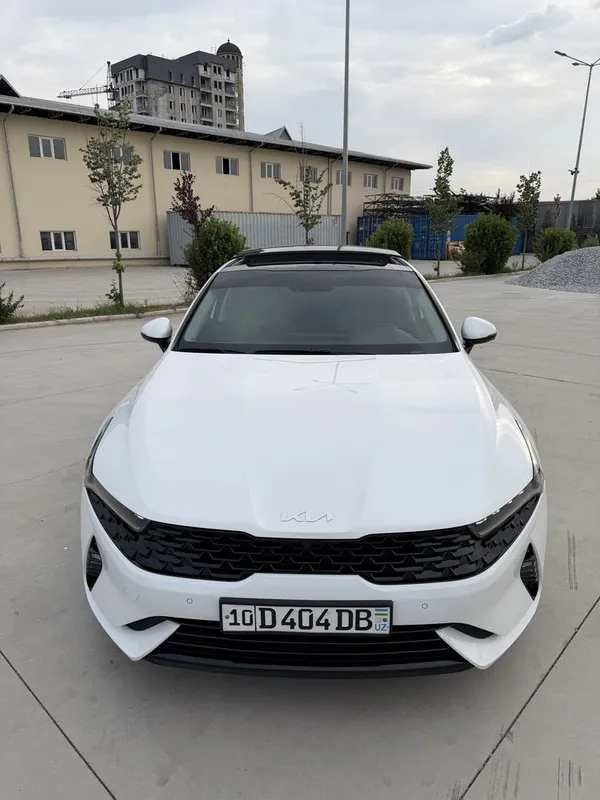 Kia k5 2022 yil naxtga sotiladi