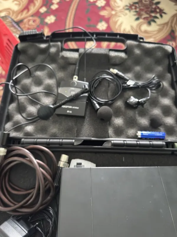 Akg 45 sport set 8 kanallik yangi holatda sotiladi 3 ta galofka bilan — фото 2