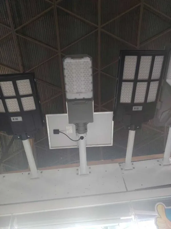 400W Quyosh batareyali ko‘cha yoritgichi 400W Quyosh batareyali ko‘cha yoritgichi
